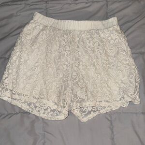 Peach Love California Lace Shorts - Cream